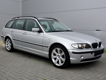 Youngtimer BMW 325i Touring E46 Executive - 85.000 km - € 11.995,-